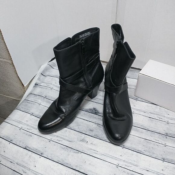 Clarks Woman's SZ 10M Biker Black Leather Zip Up Buckle Block Heel AnkleBoot - Picture 10 of 10